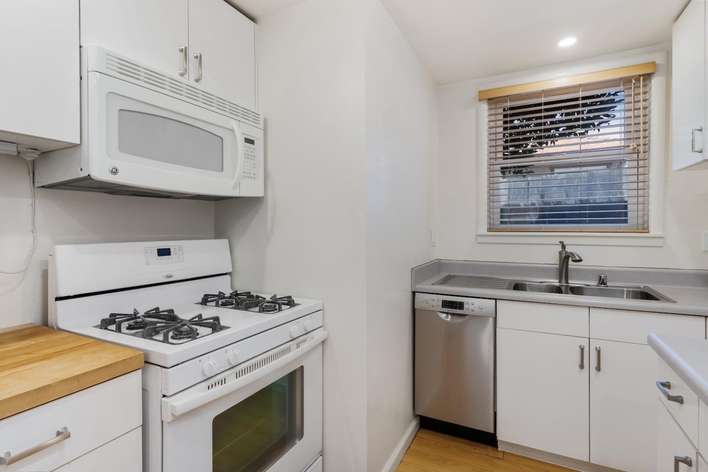 Detail Gallery Image 16 of 45 For 390 36th Ave, Santa Cruz,  CA 95062 - – Beds | – Baths