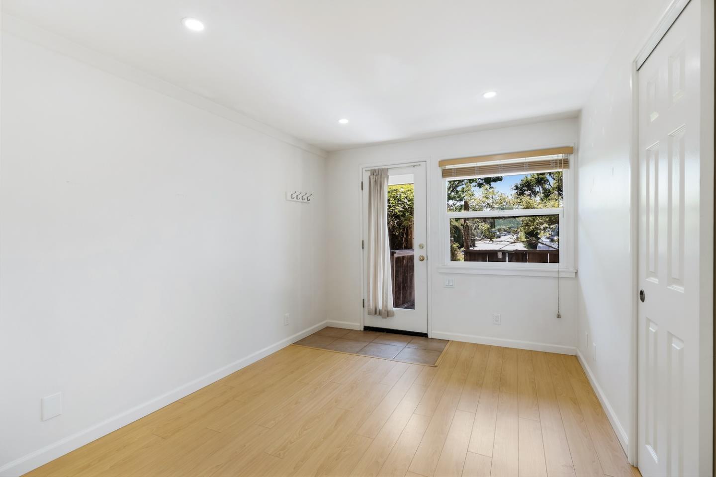 Detail Gallery Image 7 of 45 For 390 36th Ave, Santa Cruz,  CA 95062 - – Beds | – Baths