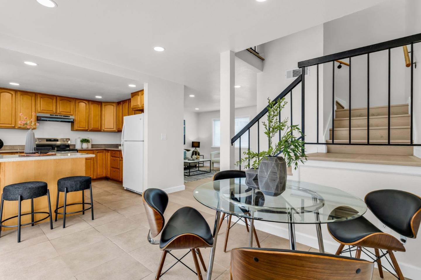 Detail Gallery Image 2 of 40 For 545 Groth Pl, San Jose,  CA 95111 - 3 Beds | 1/1 Baths