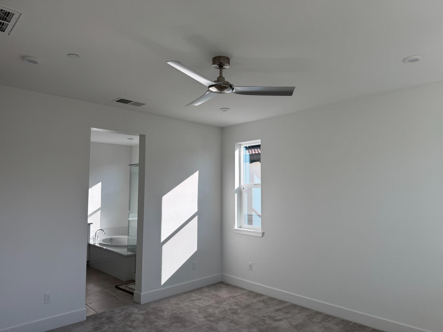 Detail Gallery Image 10 of 26 For 923 Layola Ln, Morgan Hill,  CA 95037 - 4 Beds | 3/1 Baths