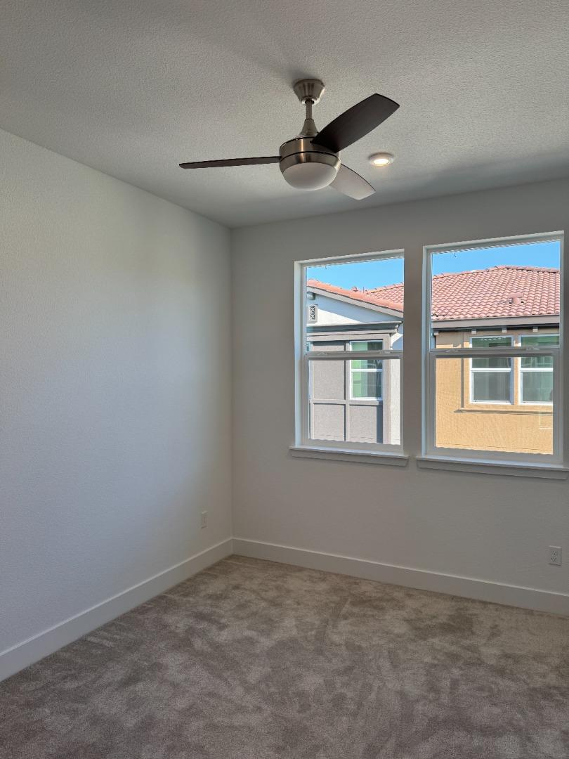 Detail Gallery Image 12 of 26 For 923 Layola Ln, Morgan Hill,  CA 95037 - 4 Beds | 3/1 Baths