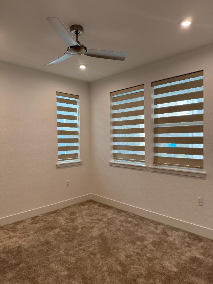 Detail Gallery Image 13 of 26 For 923 Layola Ln, Morgan Hill,  CA 95037 - 4 Beds | 3/1 Baths