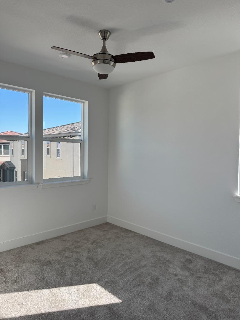 Detail Gallery Image 14 of 26 For 923 Layola Ln, Morgan Hill,  CA 95037 - 4 Beds | 3/1 Baths