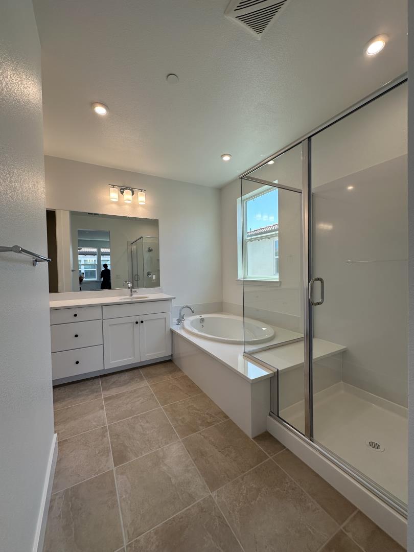 Detail Gallery Image 15 of 26 For 923 Layola Ln, Morgan Hill,  CA 95037 - 4 Beds | 3/1 Baths