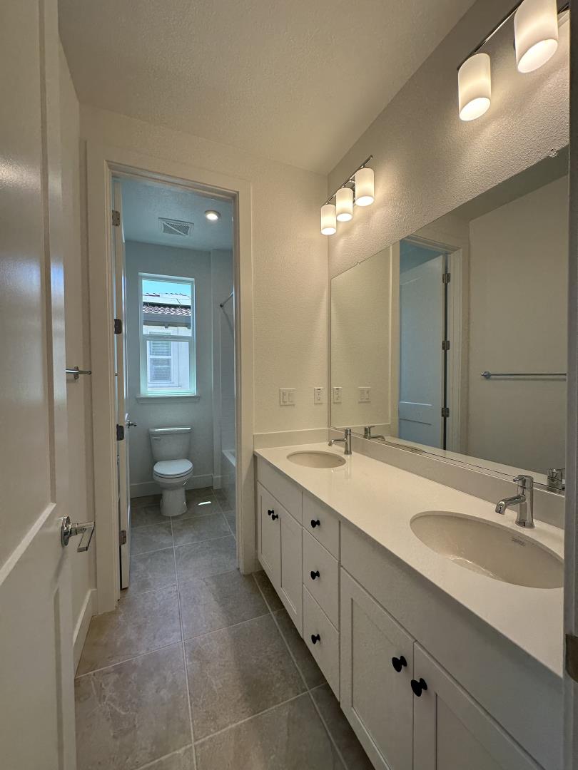 Detail Gallery Image 16 of 26 For 923 Layola Ln, Morgan Hill,  CA 95037 - 4 Beds | 3/1 Baths