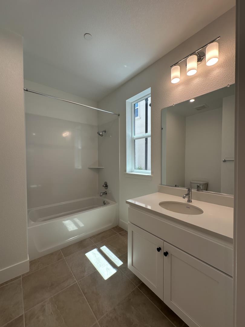 Detail Gallery Image 17 of 26 For 923 Layola Ln, Morgan Hill,  CA 95037 - 4 Beds | 3/1 Baths