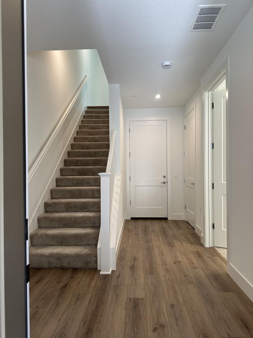 Detail Gallery Image 3 of 26 For 923 Layola Ln, Morgan Hill,  CA 95037 - 4 Beds | 3/1 Baths