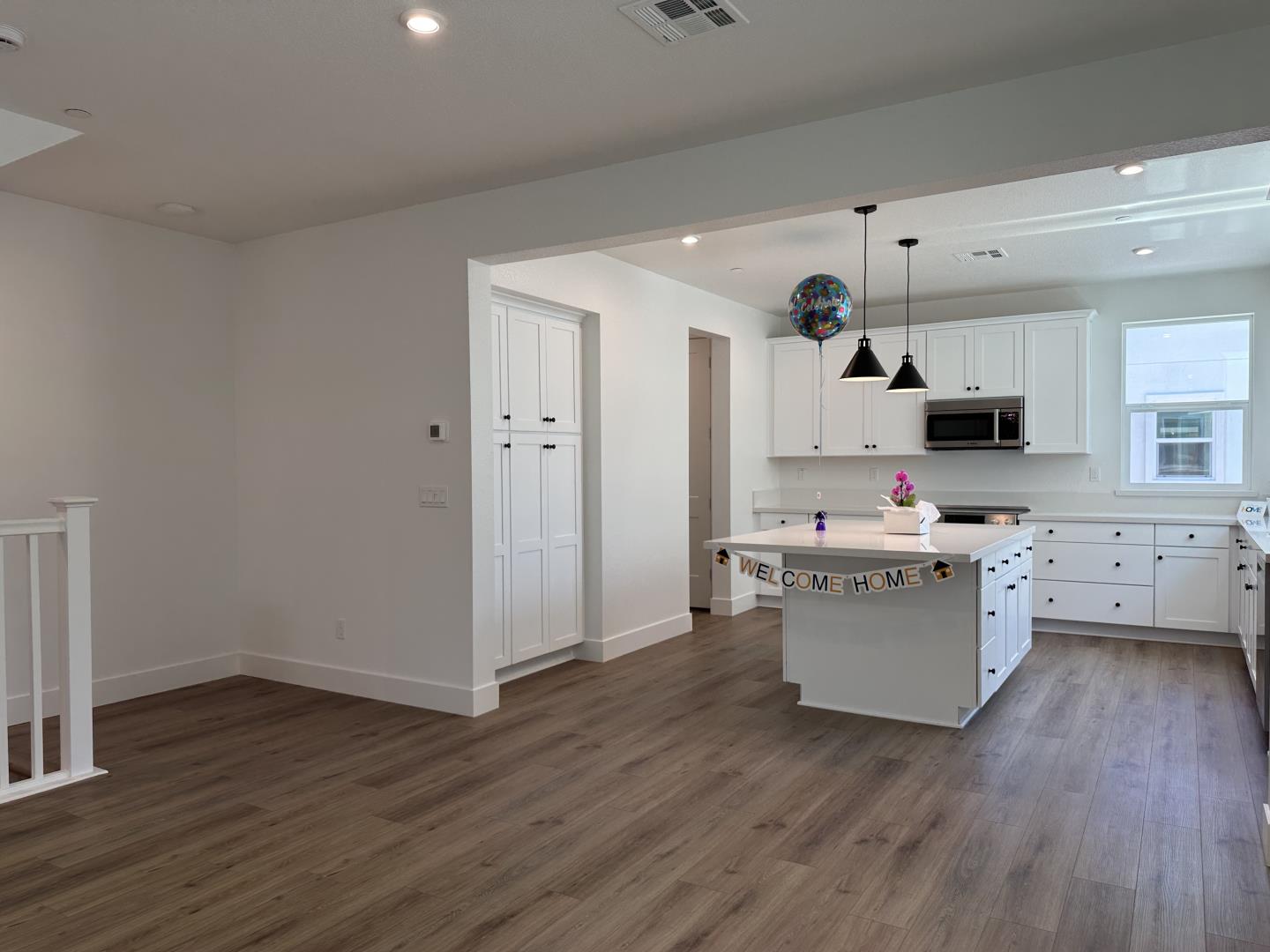 Detail Gallery Image 4 of 26 For 923 Layola Ln, Morgan Hill,  CA 95037 - 4 Beds | 3/1 Baths