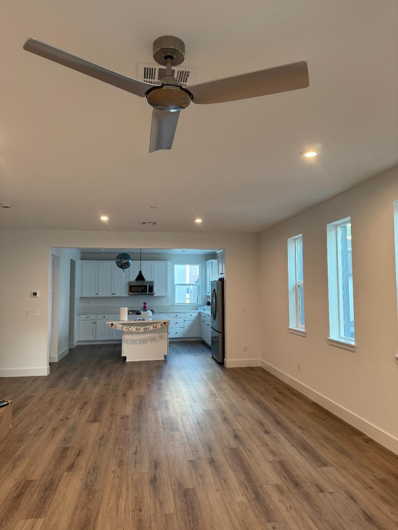 Detail Gallery Image 7 of 26 For 923 Layola Ln, Morgan Hill,  CA 95037 - 4 Beds | 3/1 Baths