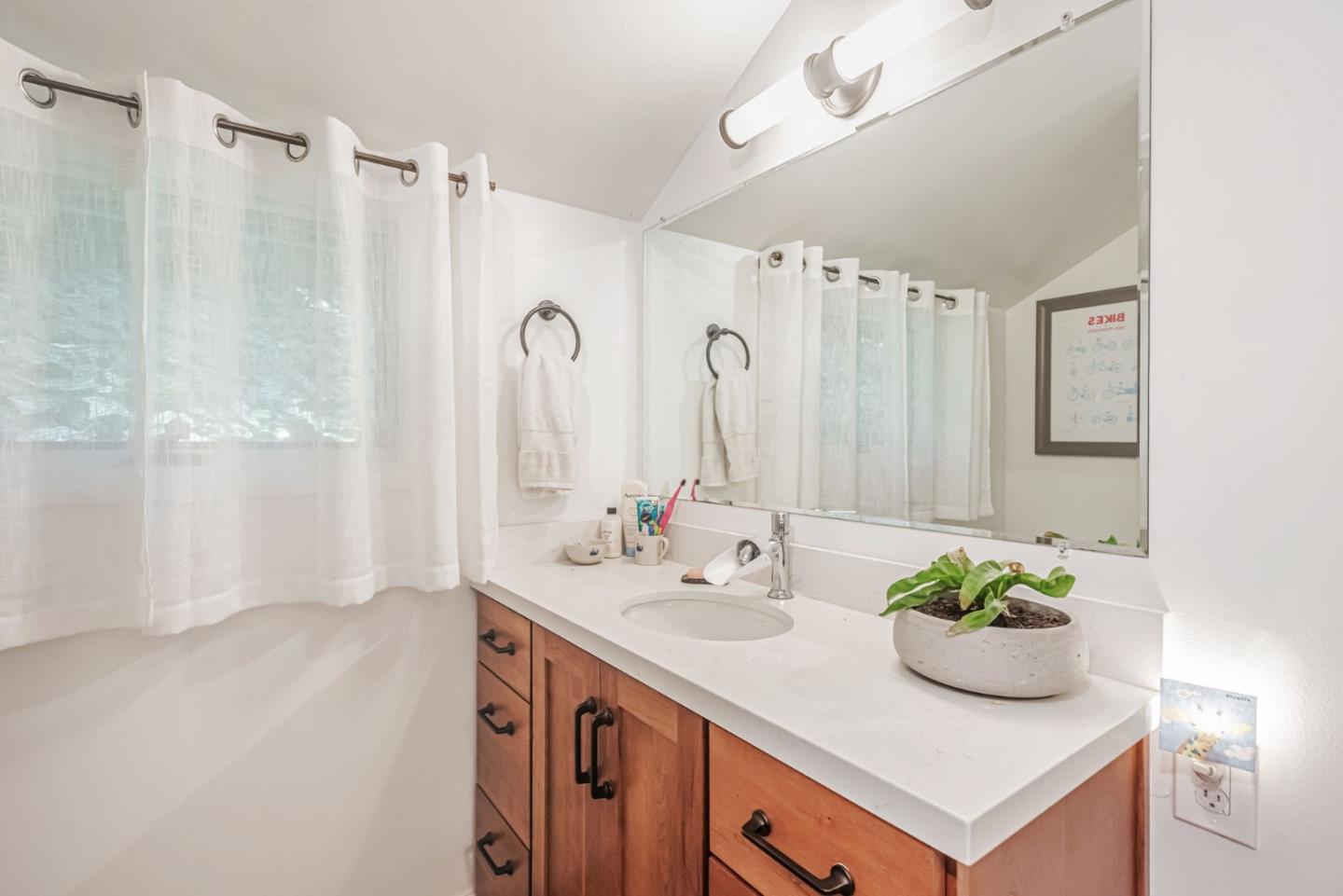 Detail Gallery Image 21 of 32 For 252 Blakewood Way, Woodside,  CA 94062 - 3 Beds | 2 Baths