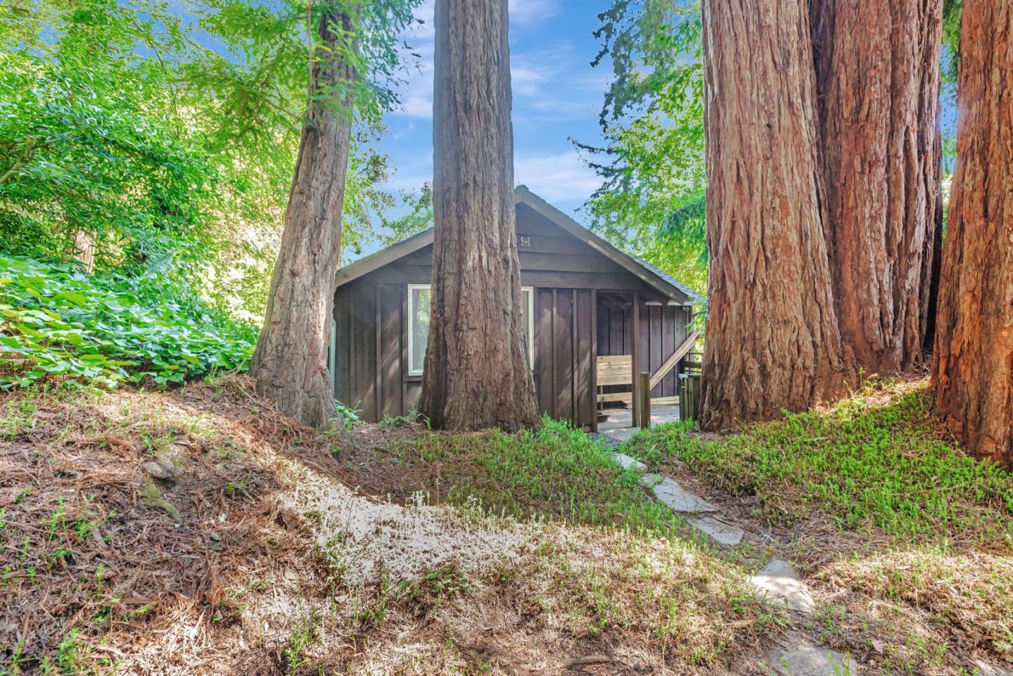Detail Gallery Image 30 of 32 For 252 Blakewood Way, Woodside,  CA 94062 - 3 Beds | 2 Baths