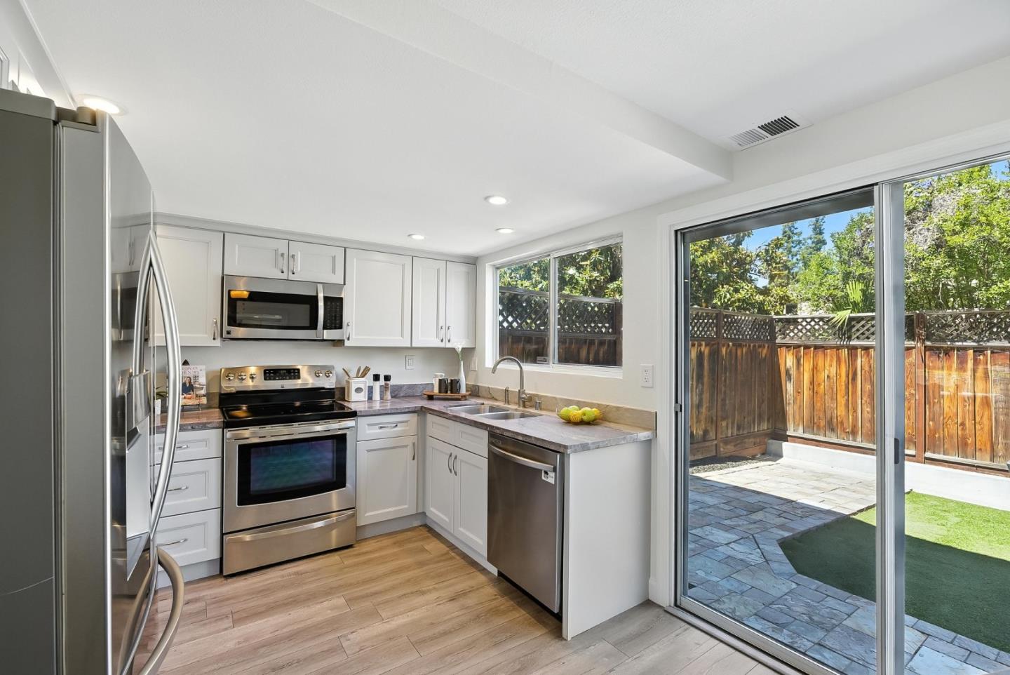 Detail Gallery Image 7 of 29 For 956 Deer Meadow Ct, San Jose,  CA 95122 - 3 Beds | 2 Baths