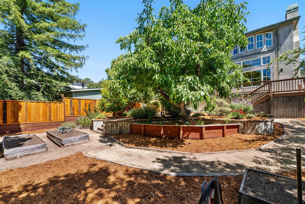 Detail Gallery Image 7 of 80 For 221 Sunset Ter, Scotts Valley,  CA 95066 - 4 Beds | 3/1 Baths