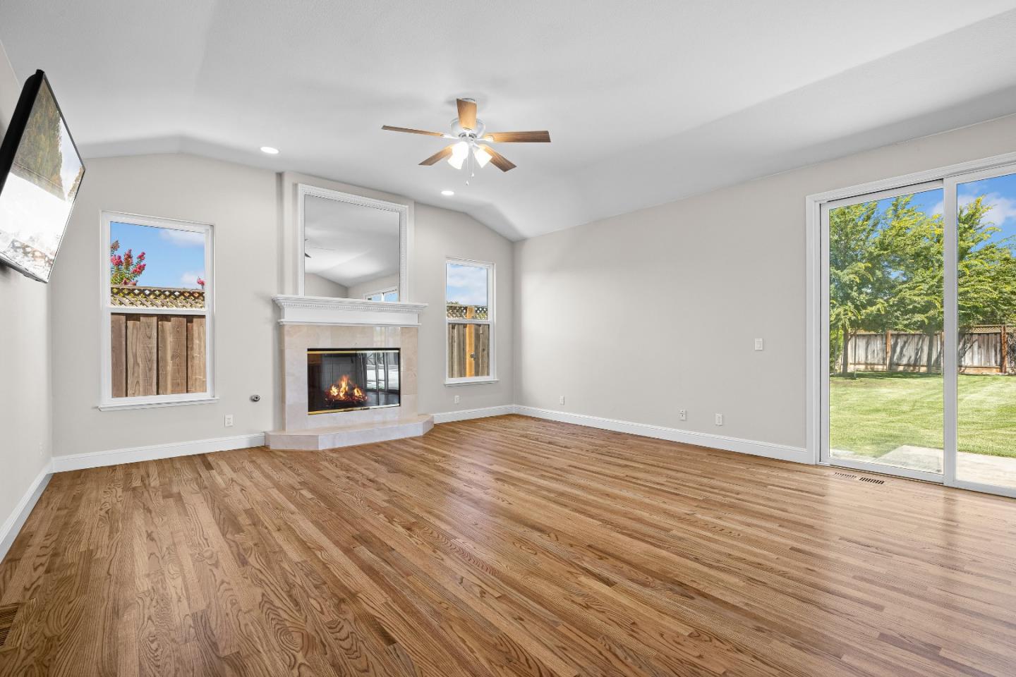 Detail Gallery Image 11 of 82 For 12320 Highland Estates Ln, San Martin,  CA 95046 - 6 Beds | 6 Baths