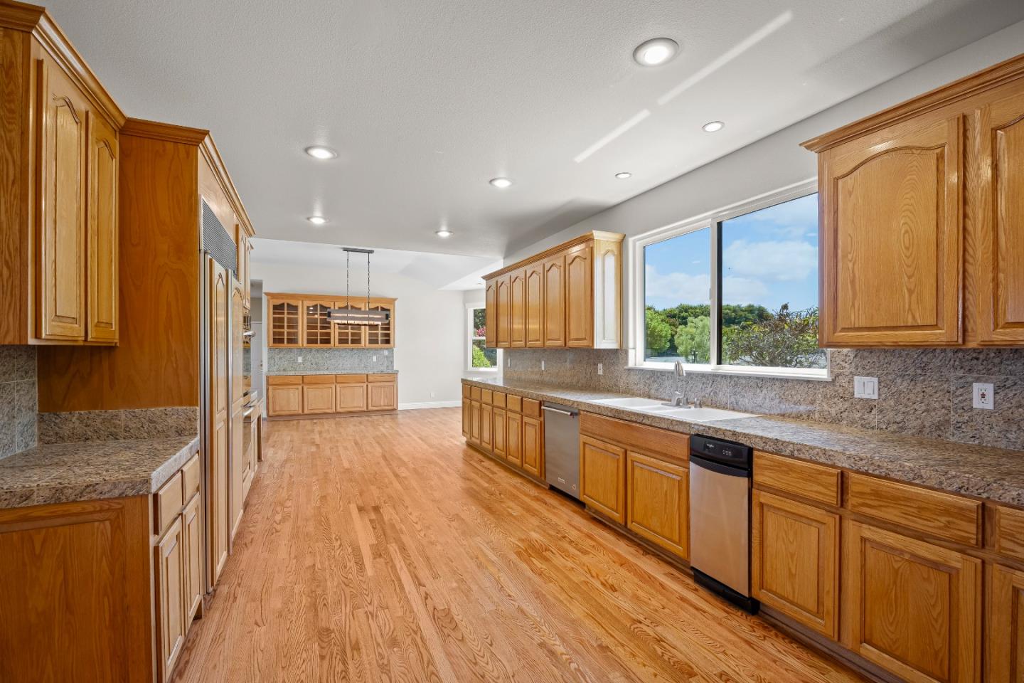 Detail Gallery Image 16 of 82 For 12320 Highland Estates Ln, San Martin,  CA 95046 - 6 Beds | 6 Baths