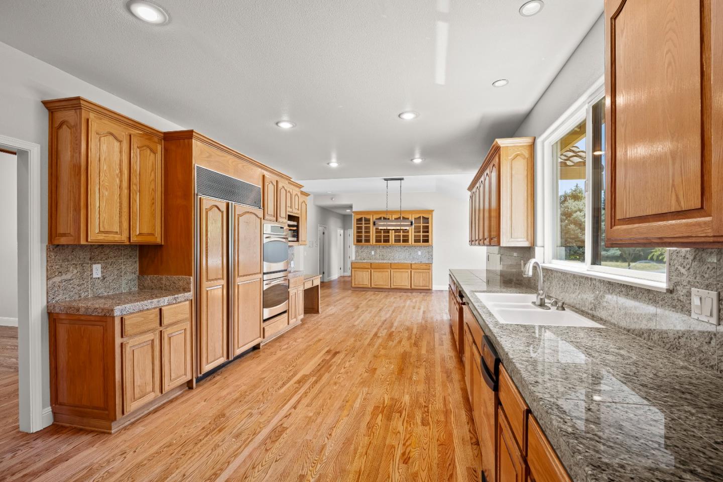 Detail Gallery Image 18 of 82 For 12320 Highland Estates Ln, San Martin,  CA 95046 - 6 Beds | 6 Baths