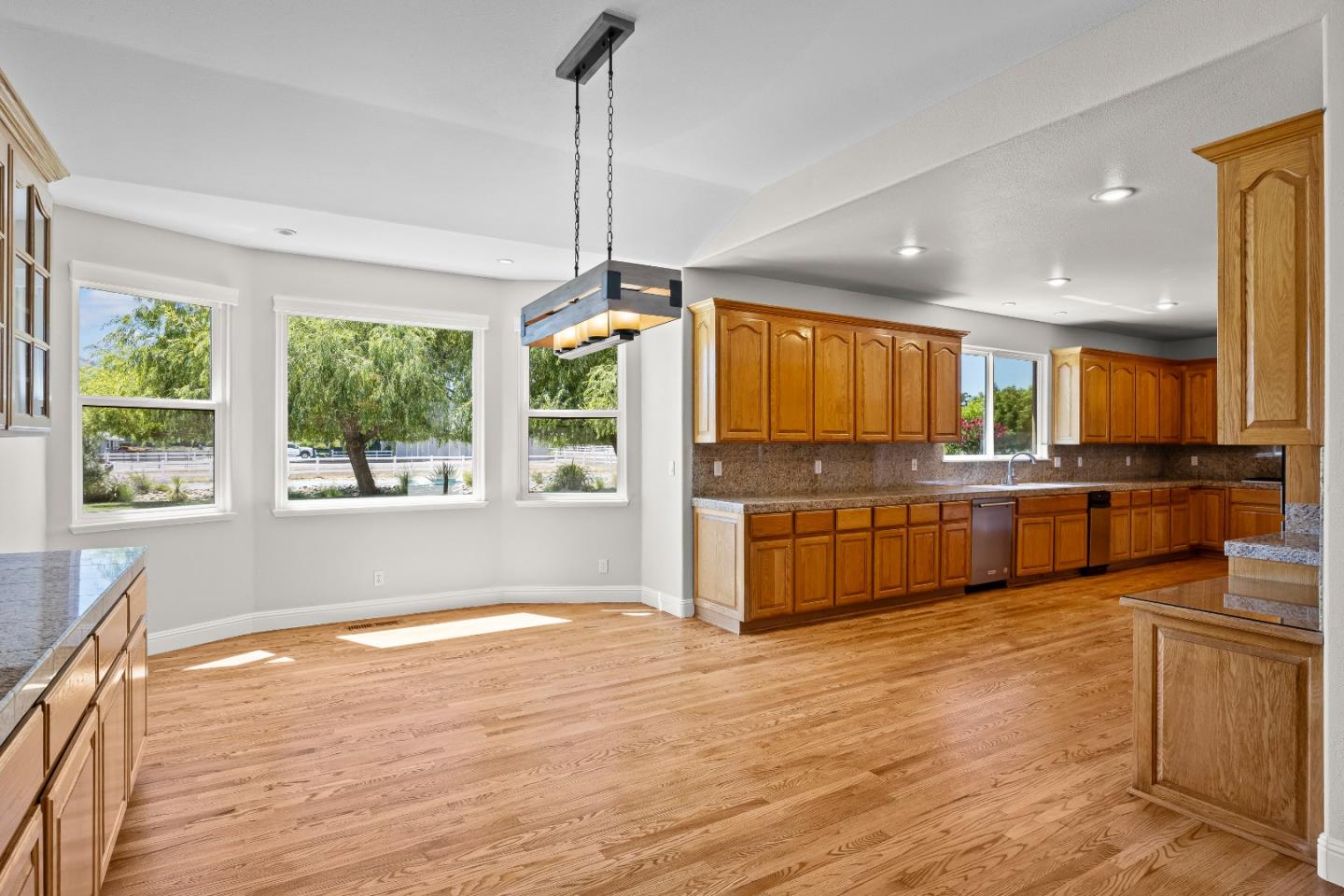 Detail Gallery Image 19 of 82 For 12320 Highland Estates Ln, San Martin,  CA 95046 - 6 Beds | 6 Baths