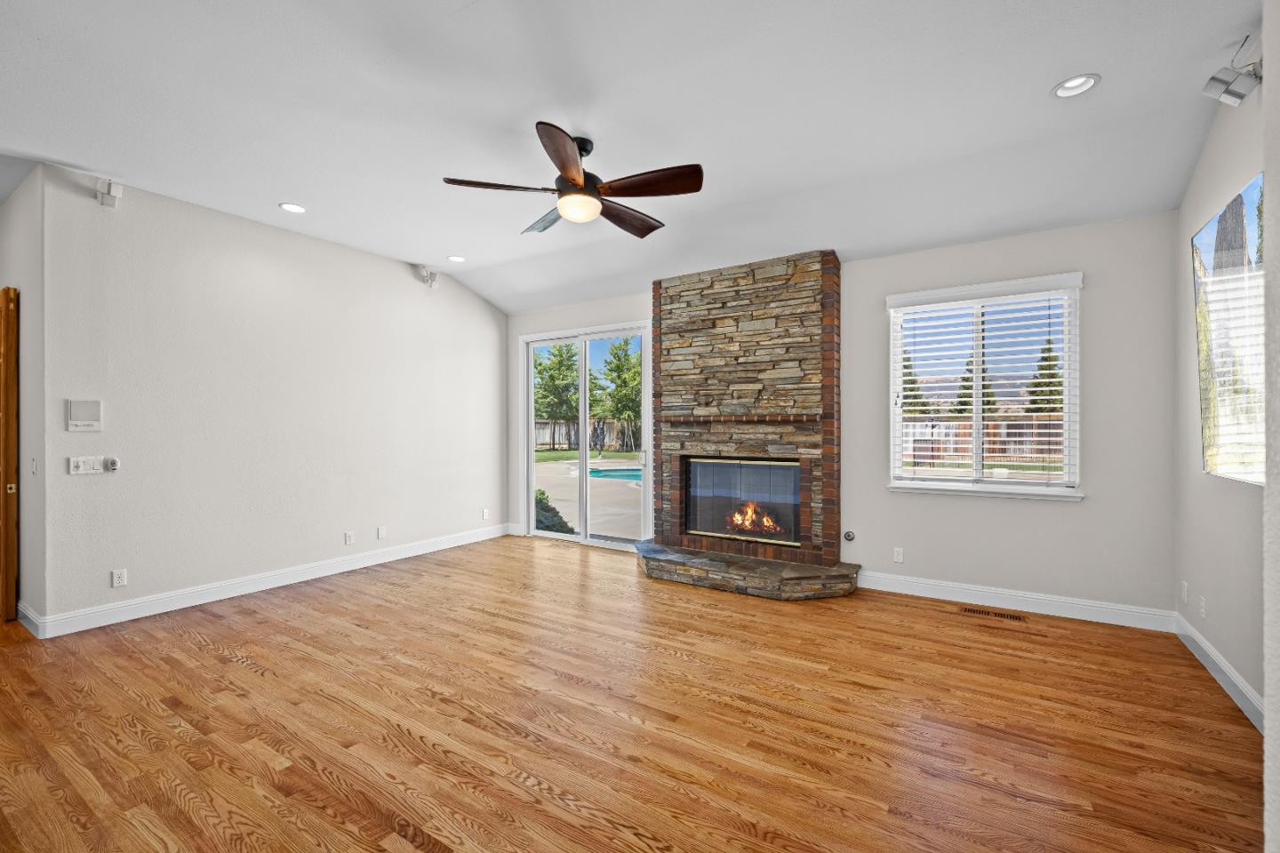 Detail Gallery Image 27 of 82 For 12320 Highland Estates Ln, San Martin,  CA 95046 - 6 Beds | 6 Baths