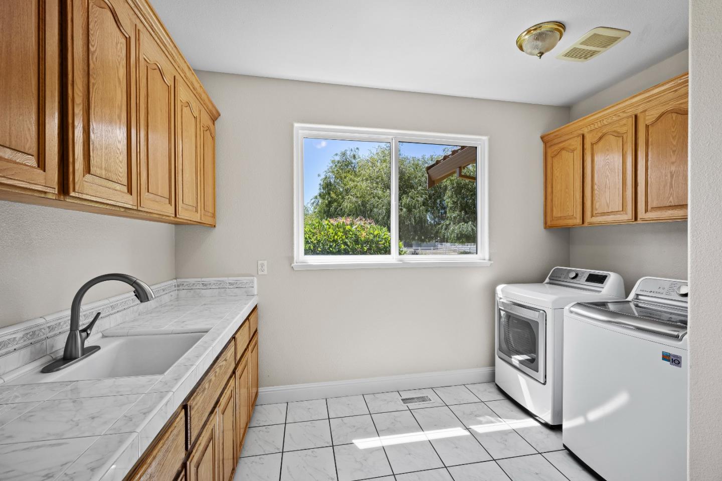 Detail Gallery Image 36 of 82 For 12320 Highland Estates Ln, San Martin,  CA 95046 - 6 Beds | 6 Baths
