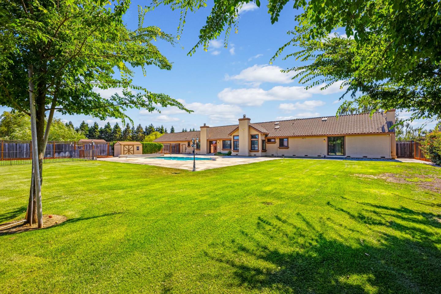 Detail Gallery Image 39 of 82 For 12320 Highland Estates Ln, San Martin,  CA 95046 - 6 Beds | 6 Baths