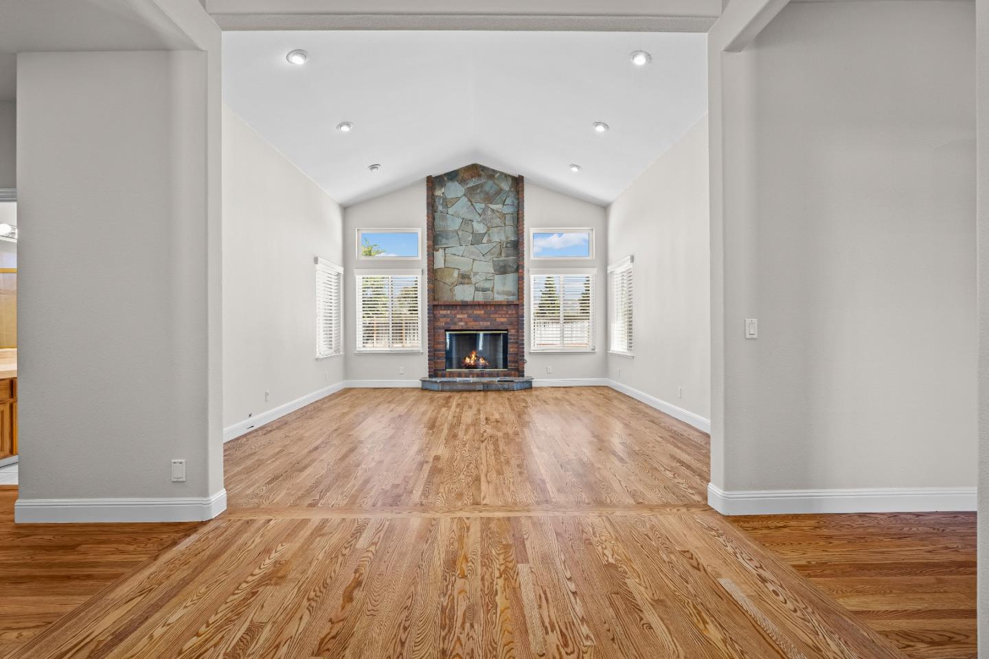 Detail Gallery Image 6 of 82 For 12320 Highland Estates Ln, San Martin,  CA 95046 - 6 Beds | 6 Baths