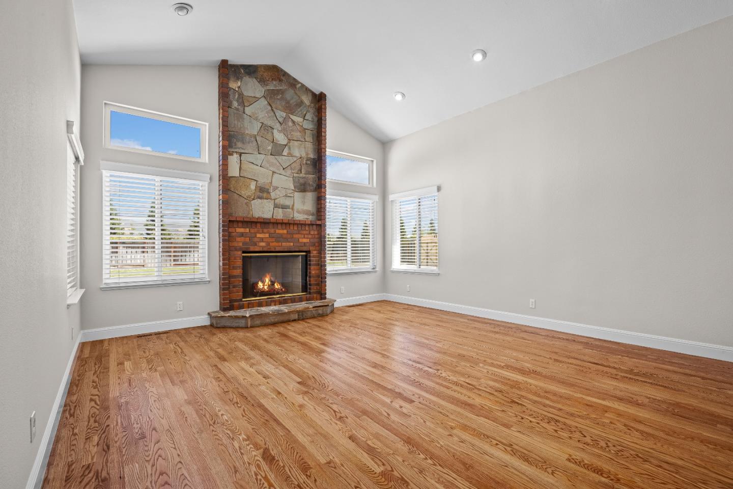 Detail Gallery Image 8 of 82 For 12320 Highland Estates Ln, San Martin,  CA 95046 - 6 Beds | 6 Baths