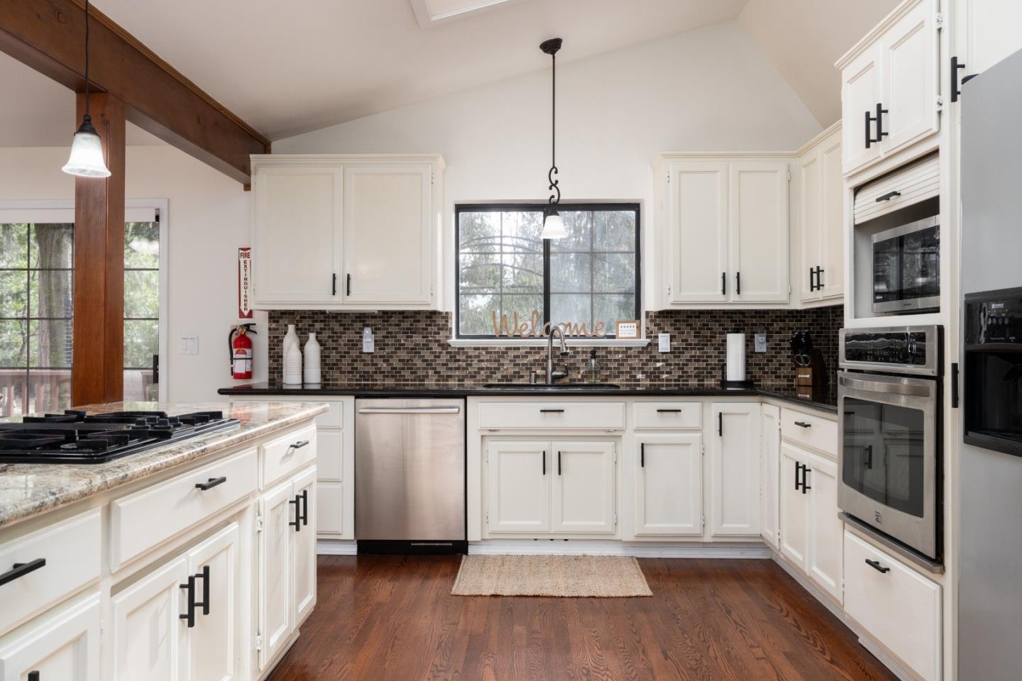 Detail Gallery Image 6 of 27 For 5729 Juarez Rd, Pollock Pines,  CA 95726 - 3 Beds | 3 Baths