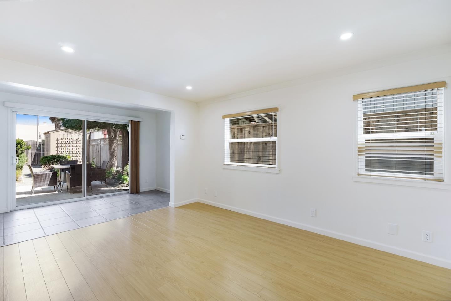 Detail Gallery Image 11 of 45 For 390 36th Ave, Santa Cruz,  CA 95062 - 4 Beds | 3 Baths