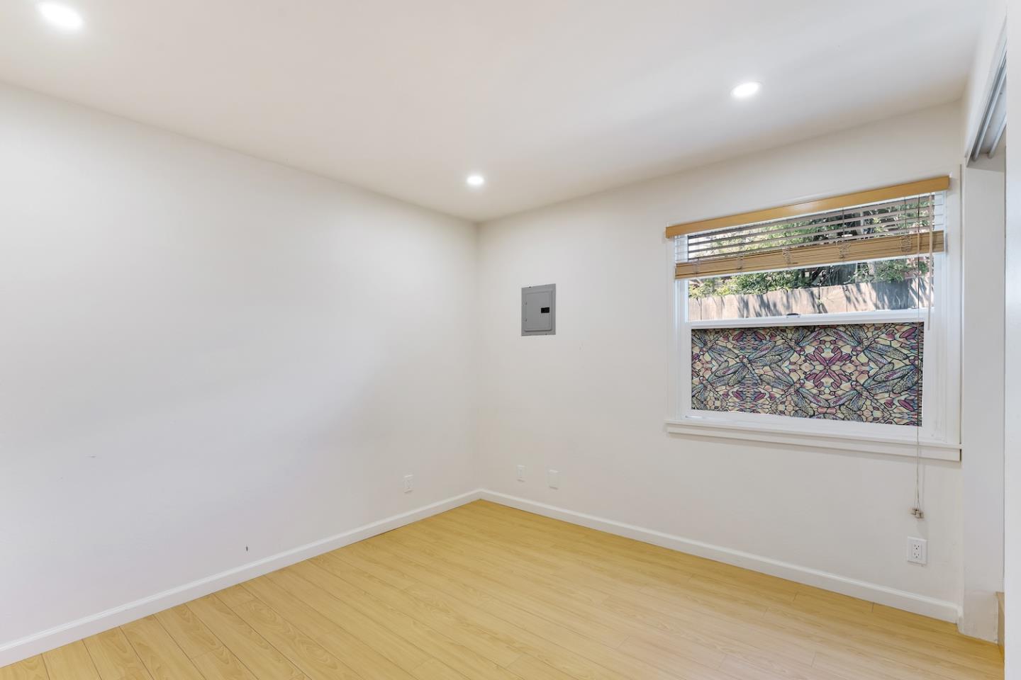 Detail Gallery Image 13 of 45 For 390 36th Ave, Santa Cruz,  CA 95062 - 4 Beds | 3 Baths