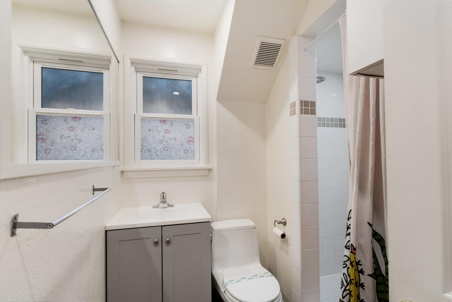 Detail Gallery Image 14 of 45 For 390 36th Ave, Santa Cruz,  CA 95062 - 4 Beds | 3 Baths