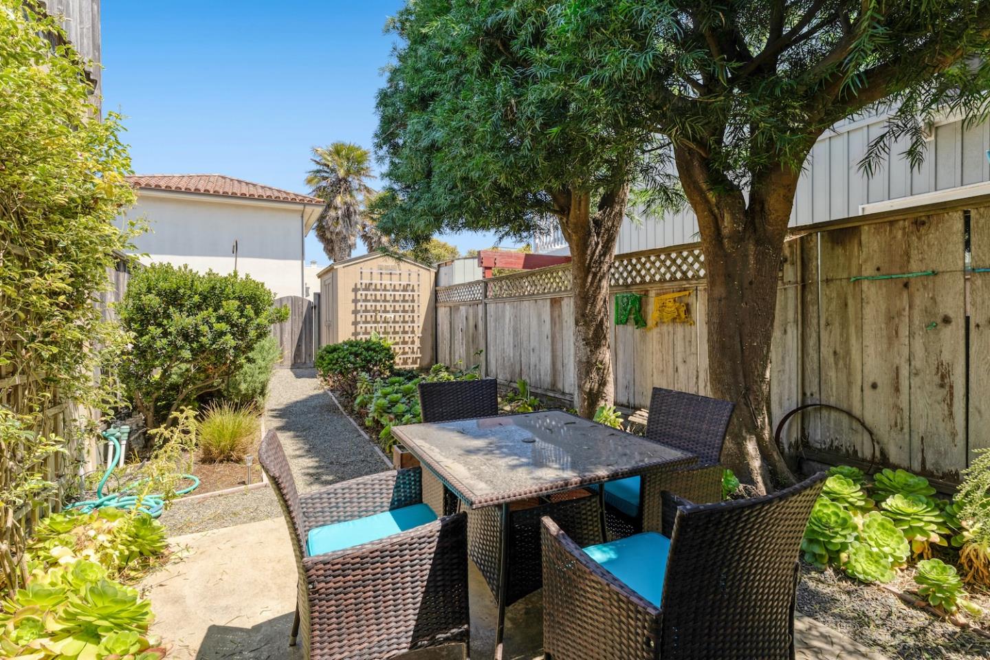 Detail Gallery Image 18 of 45 For 390 36th Ave, Santa Cruz,  CA 95062 - 4 Beds | 3 Baths