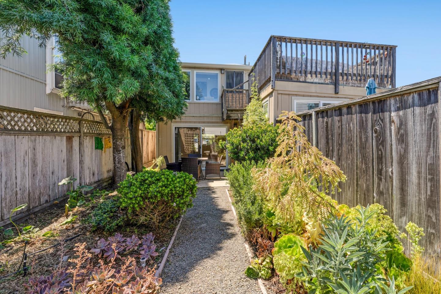 Detail Gallery Image 19 of 45 For 390 36th Ave, Santa Cruz,  CA 95062 - 4 Beds | 3 Baths