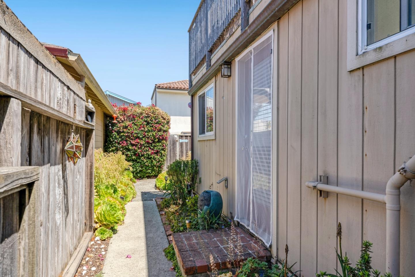Detail Gallery Image 21 of 45 For 390 36th Ave, Santa Cruz,  CA 95062 - 4 Beds | 3 Baths