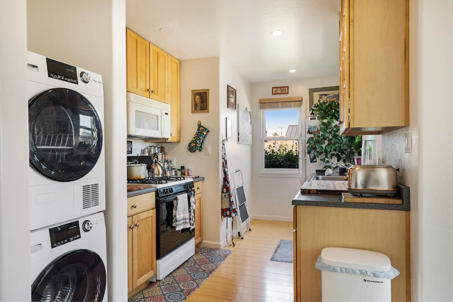 Detail Gallery Image 36 of 45 For 390 36th Ave, Santa Cruz,  CA 95062 - 4 Beds | 3 Baths