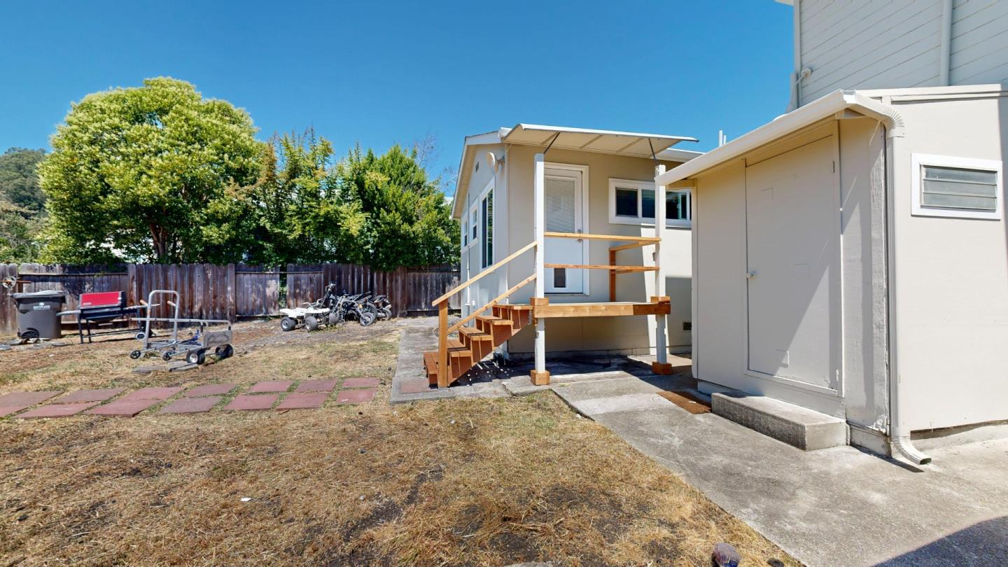 Detail Gallery Image 18 of 30 For 3939 Edgemoor Pl, Oakland,  CA 94605 - 2 Beds | 1/1 Baths