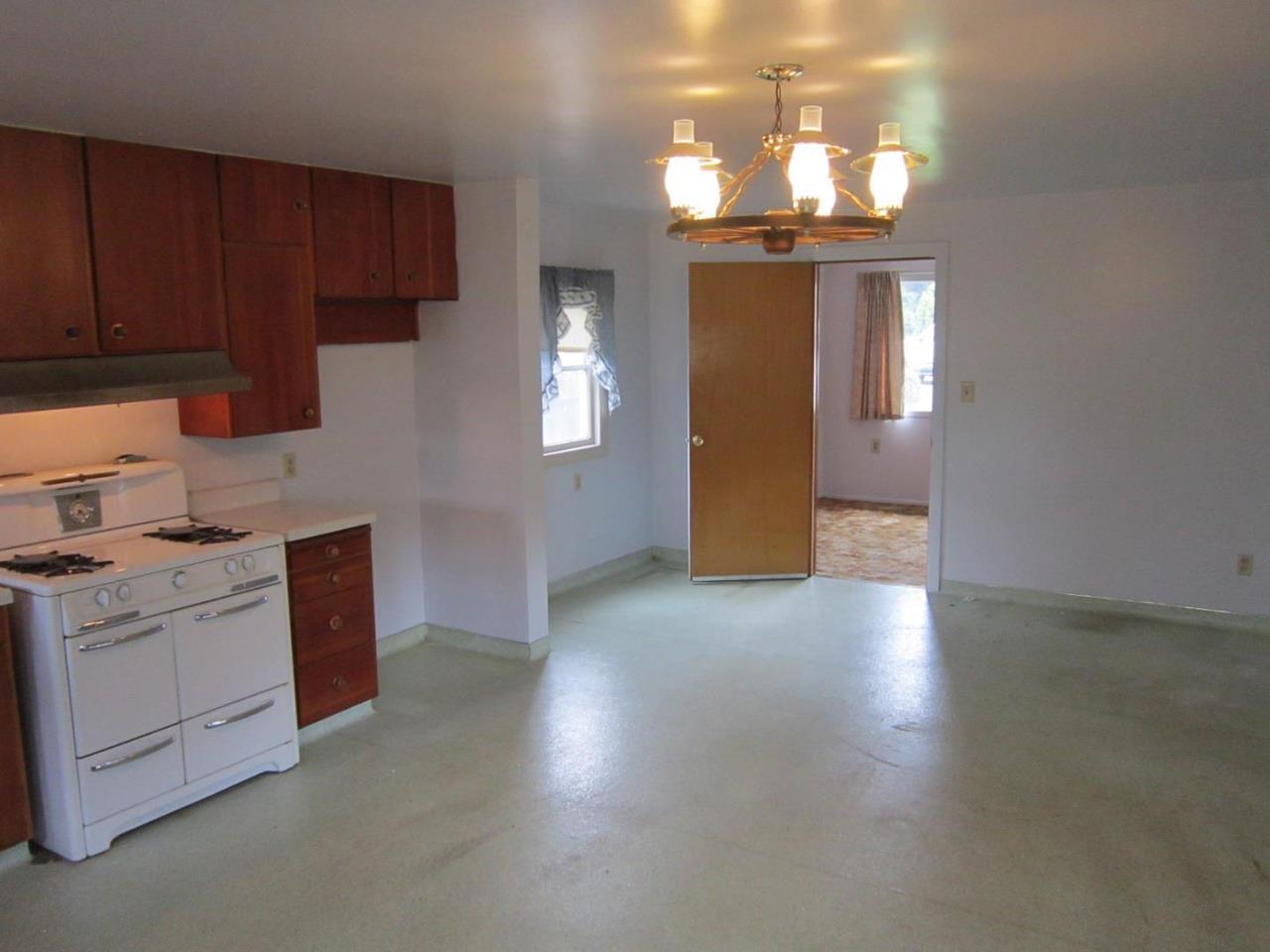 Detail Gallery Image 6 of 30 For 3939 Edgemoor Pl, Oakland,  CA 94605 - 2 Beds | 1/1 Baths