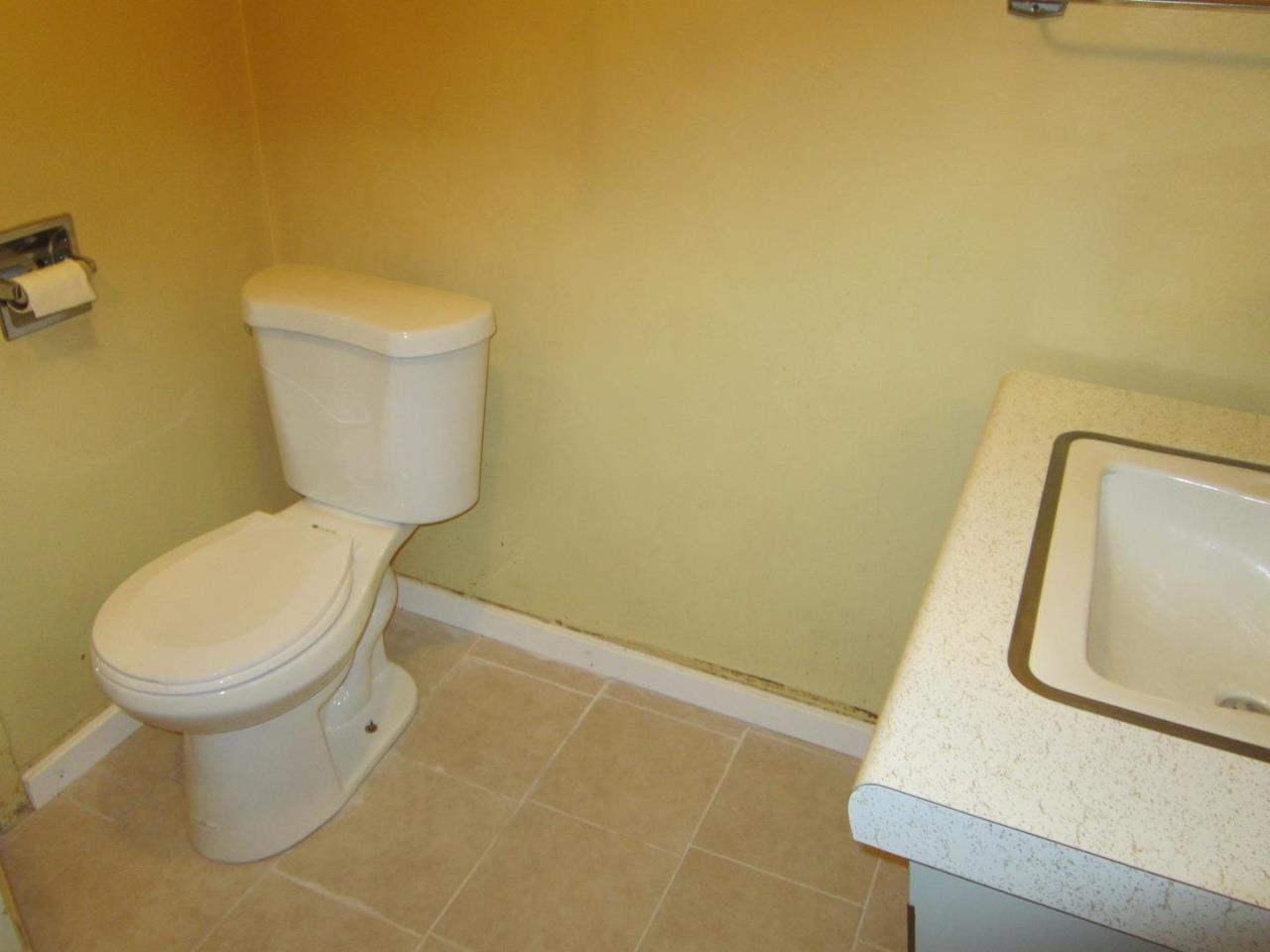 Detail Gallery Image 8 of 30 For 3939 Edgemoor Pl, Oakland,  CA 94605 - 2 Beds | 1/1 Baths