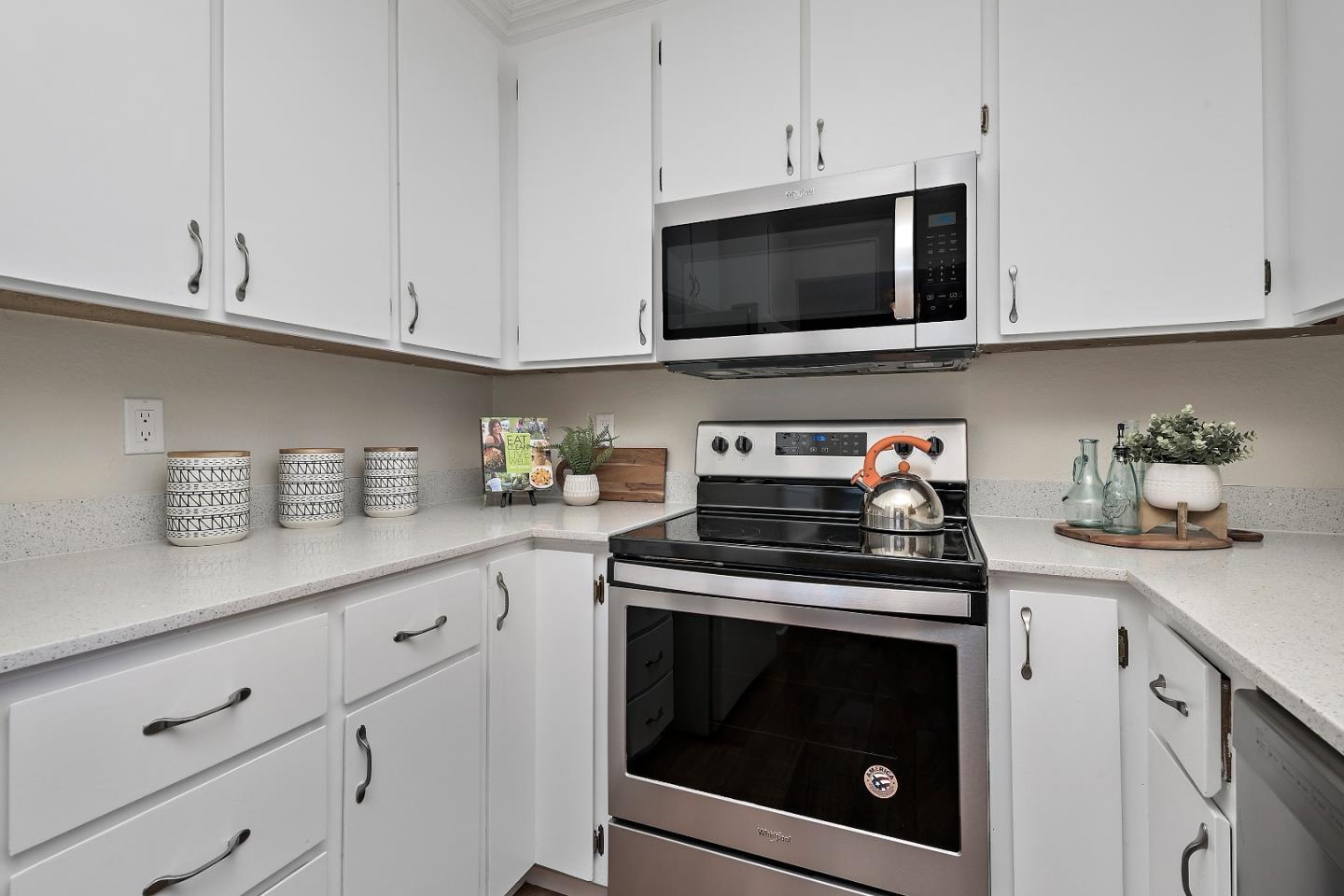 Detail Gallery Image 10 of 22 For 1467 Alma Loop, San Jose,  CA 95125 - 2 Beds | 2 Baths