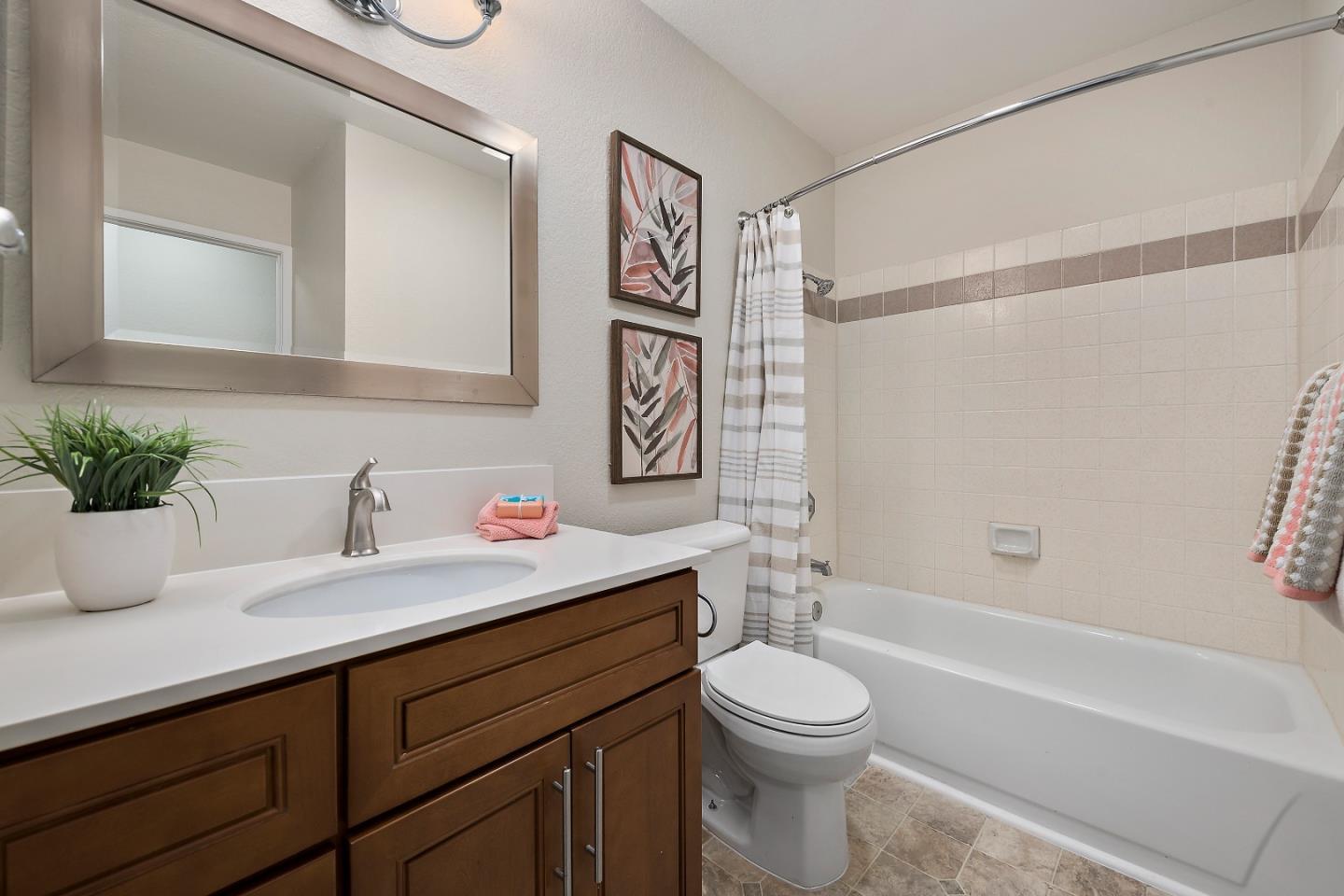Detail Gallery Image 11 of 22 For 1467 Alma Loop, San Jose,  CA 95125 - 2 Beds | 2 Baths