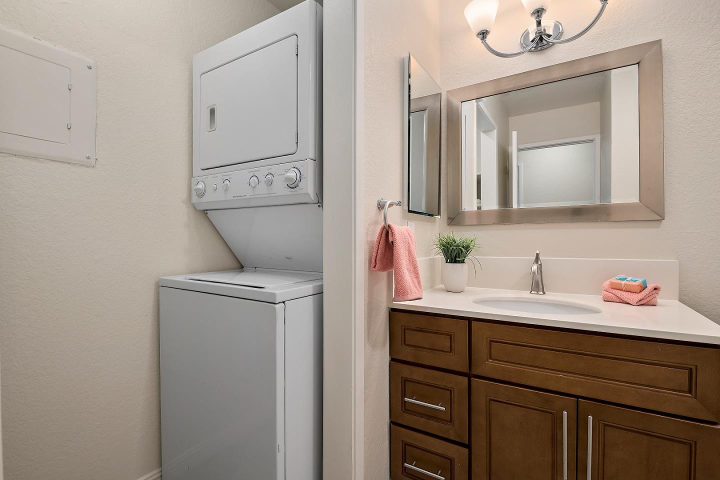 Detail Gallery Image 12 of 22 For 1467 Alma Loop, San Jose,  CA 95125 - 2 Beds | 2 Baths