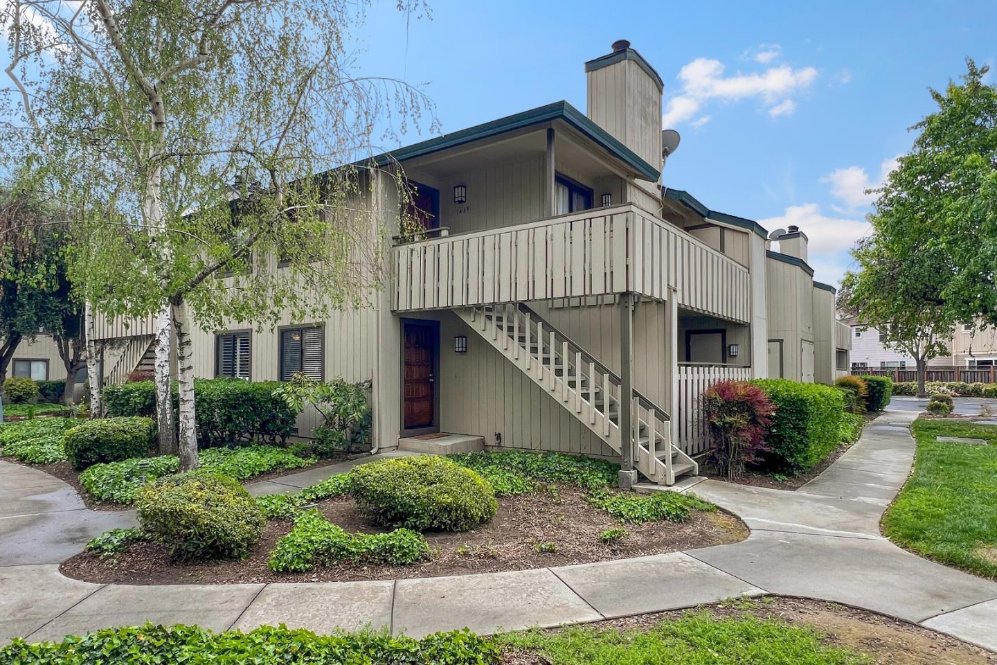Detail Gallery Image 2 of 22 For 1467 Alma Loop, San Jose,  CA 95125 - 2 Beds | 2 Baths