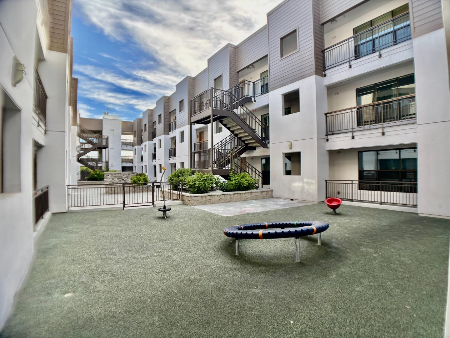 Detail Gallery Image 10 of 30 For 2585 El Camino Real #307,  Santa Clara,  CA 95051 - 3 Beds | 2 Baths