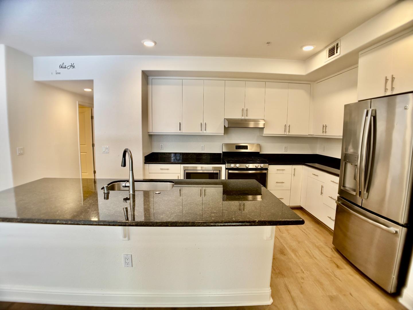 Detail Gallery Image 20 of 30 For 2585 El Camino Real #307,  Santa Clara,  CA 95051 - 3 Beds | 2 Baths