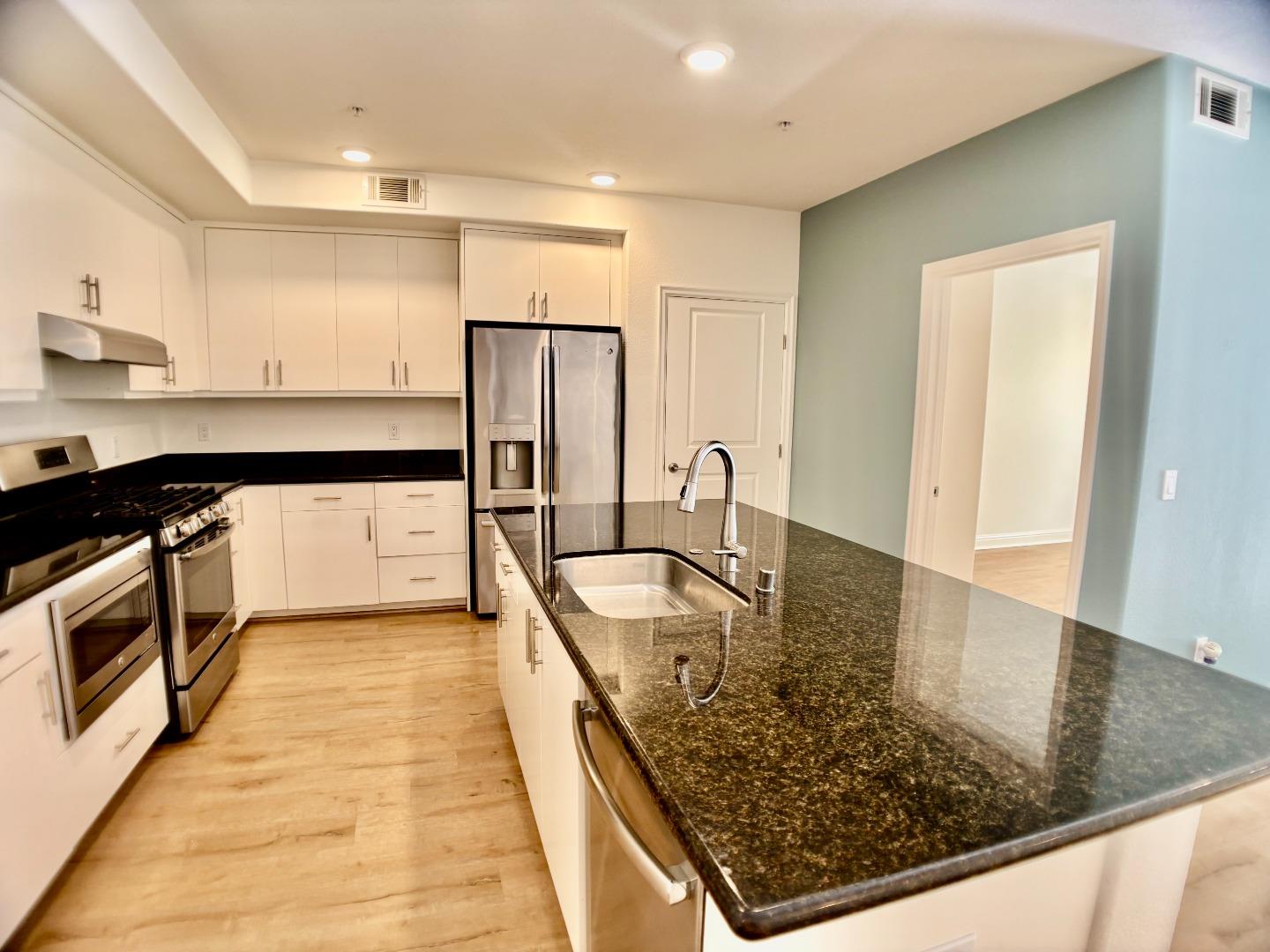 Detail Gallery Image 22 of 30 For 2585 El Camino Real #307,  Santa Clara,  CA 95051 - 3 Beds | 2 Baths