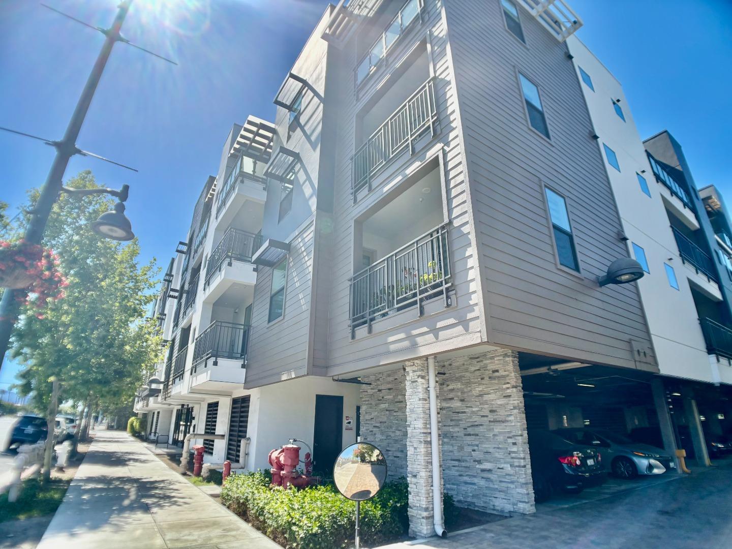 Detail Gallery Image 5 of 30 For 2585 El Camino Real #307,  Santa Clara,  CA 95051 - 3 Beds | 2 Baths