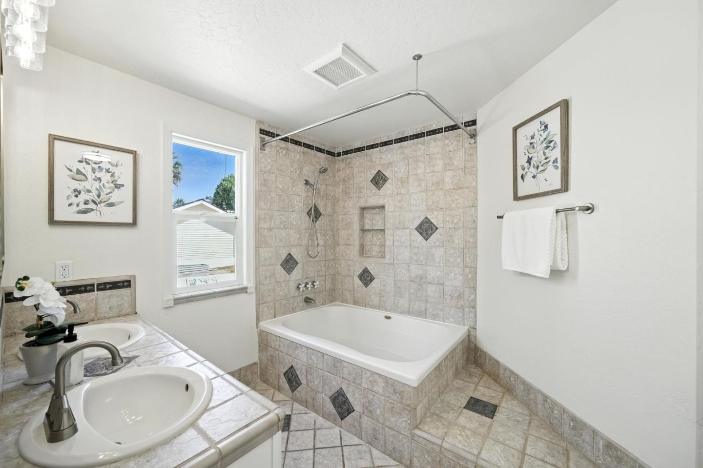 Detail Gallery Image 16 of 24 For 1489 Burrell Ct, San Jose,  CA 95126 - 3 Beds | 2 Baths
