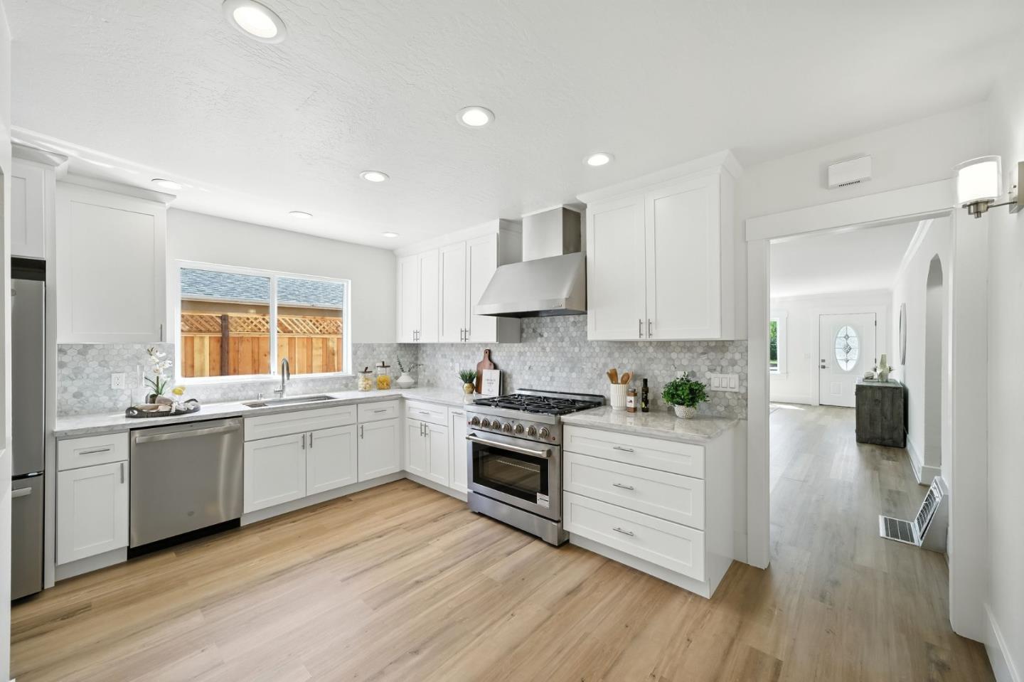 Detail Gallery Image 5 of 24 For 1489 Burrell Ct, San Jose,  CA 95126 - 3 Beds | 2 Baths