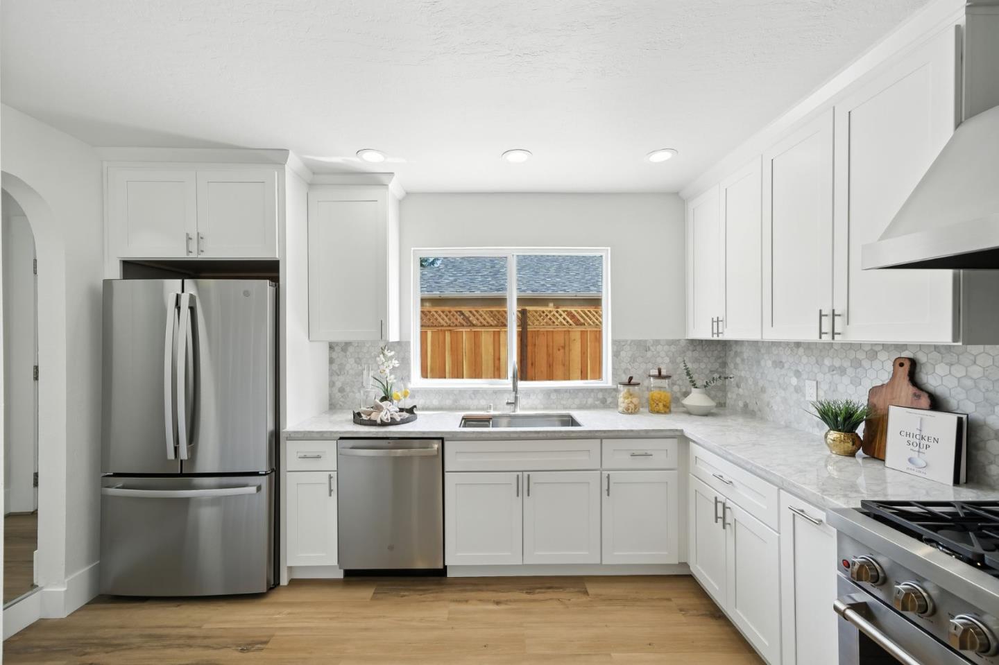 Detail Gallery Image 7 of 24 For 1489 Burrell Ct, San Jose,  CA 95126 - 3 Beds | 2 Baths