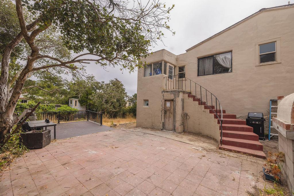 Detail Gallery Image 11 of 30 For 1034 Hellam St, Monterey,  CA 93940 - 5 Beds | 3 Baths