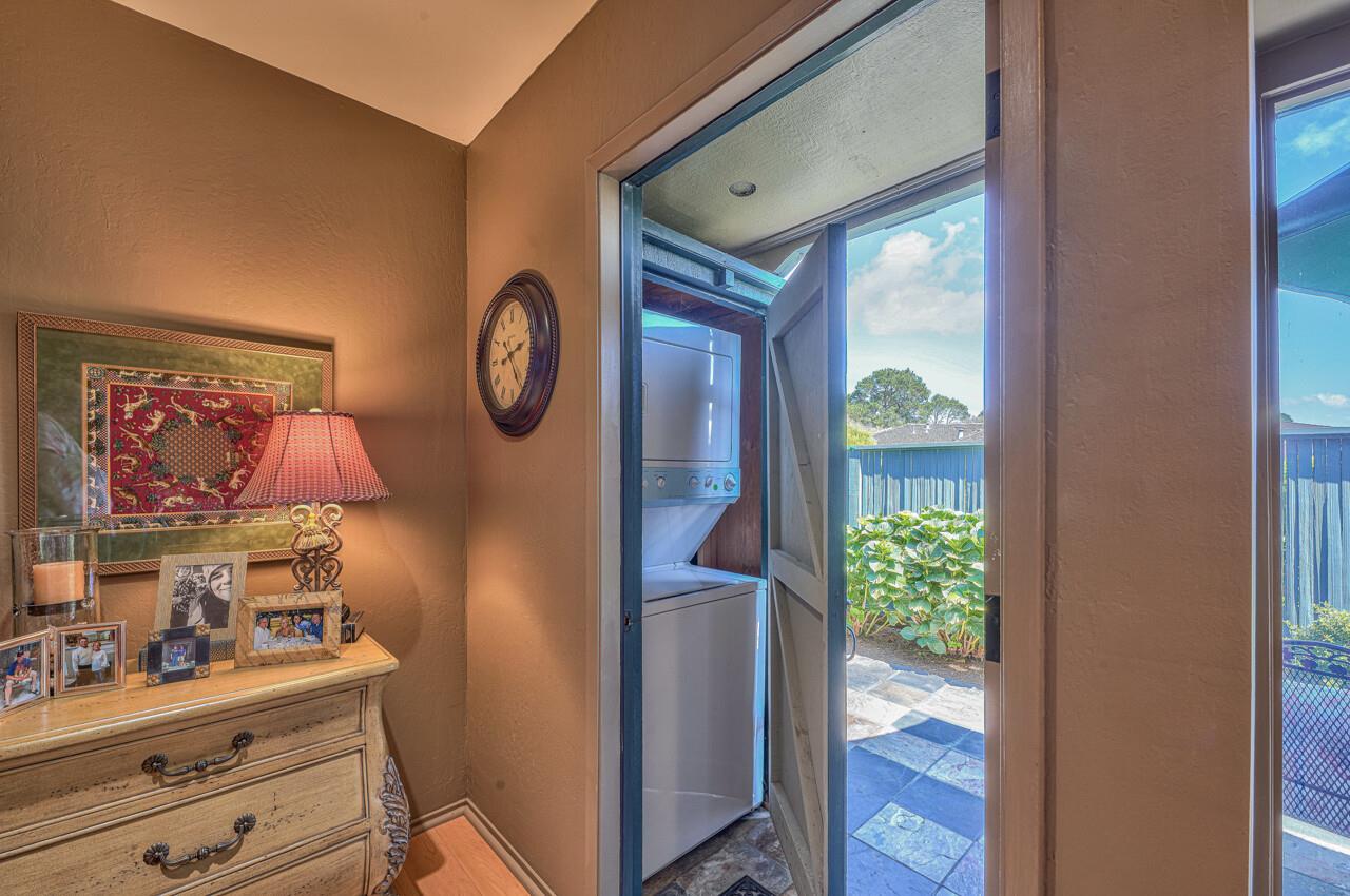Detail Gallery Image 13 of 39 For 105 Del Mesa Carmel, Carmel,  CA 93923 - 1 Beds | 1 Baths